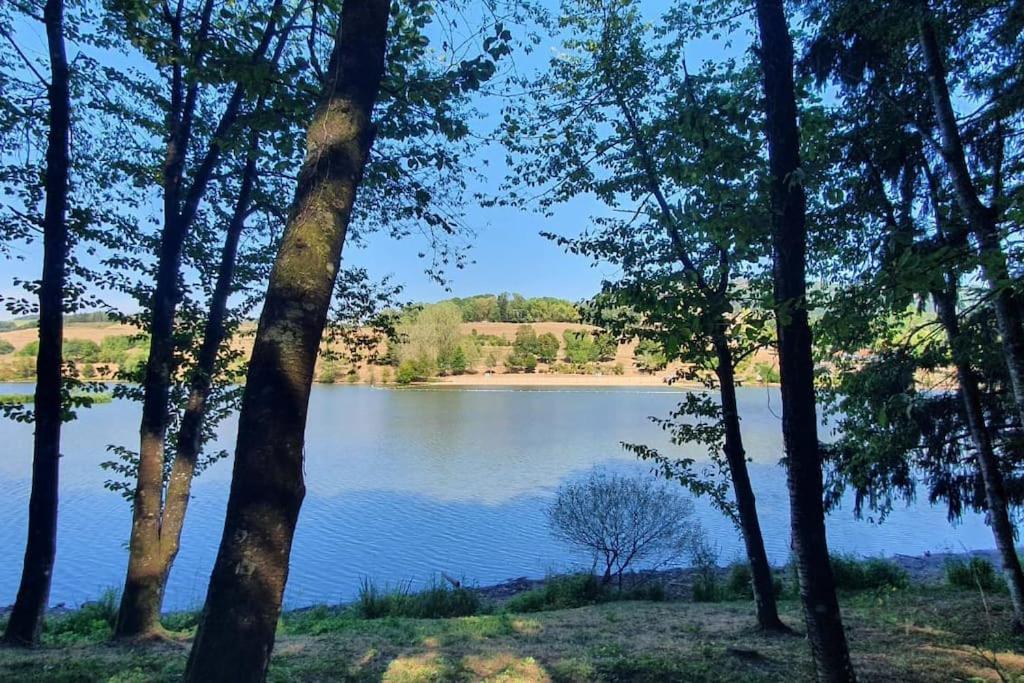 Joli Gite Rural Dans Un Havre De Paix Saint-Bonnet-le-Troncy Esterno foto
